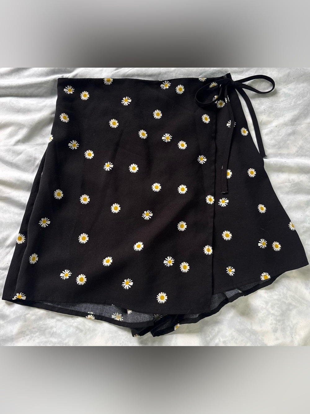 Daisy Print Black Wrap Skort - Picture 3 of 5
